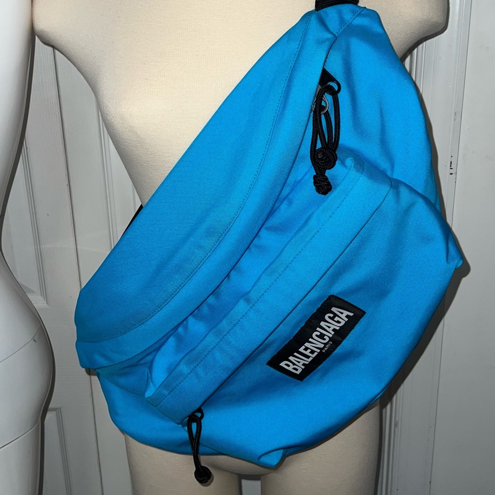 BALENCIAGA Oversized Logo Belt Bag MSRP: $950 - Picture 6 of 10